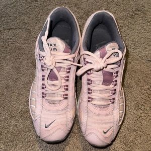 Women’s Nike Max Air size 8